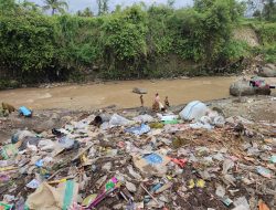 Sampah Medis Kedaluwarsa Ditemukan Berserakan di Sungai Mataram