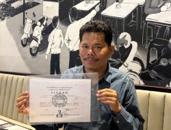 Penampakan Salinan Ijazah Jokowi yang Diberikan KPU RI ke Roy Suryo