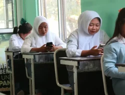 Disdik DKI Larang Siswa Gunakan Smartphone di Sekolah